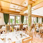 Aparthotel & Alpenresidenz Viktoria Neustift im Stubaital
